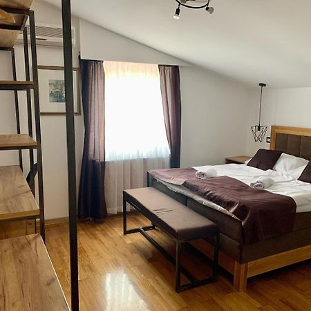 Motel Kiwi Grude Екстер'єр фото