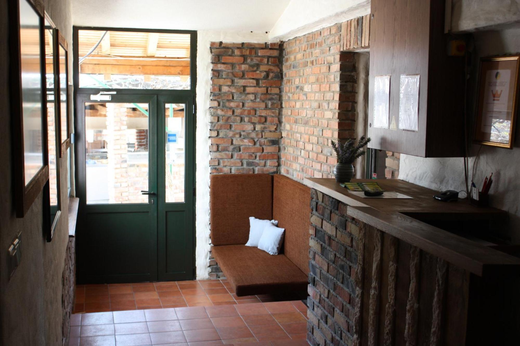 Motel Kiwi Grude Екстер'єр фото