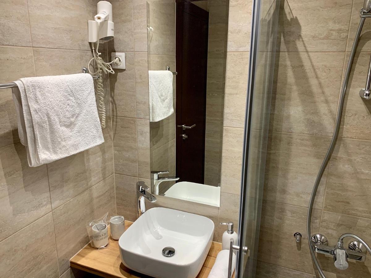 Motel Kiwi Grude Екстер'єр фото