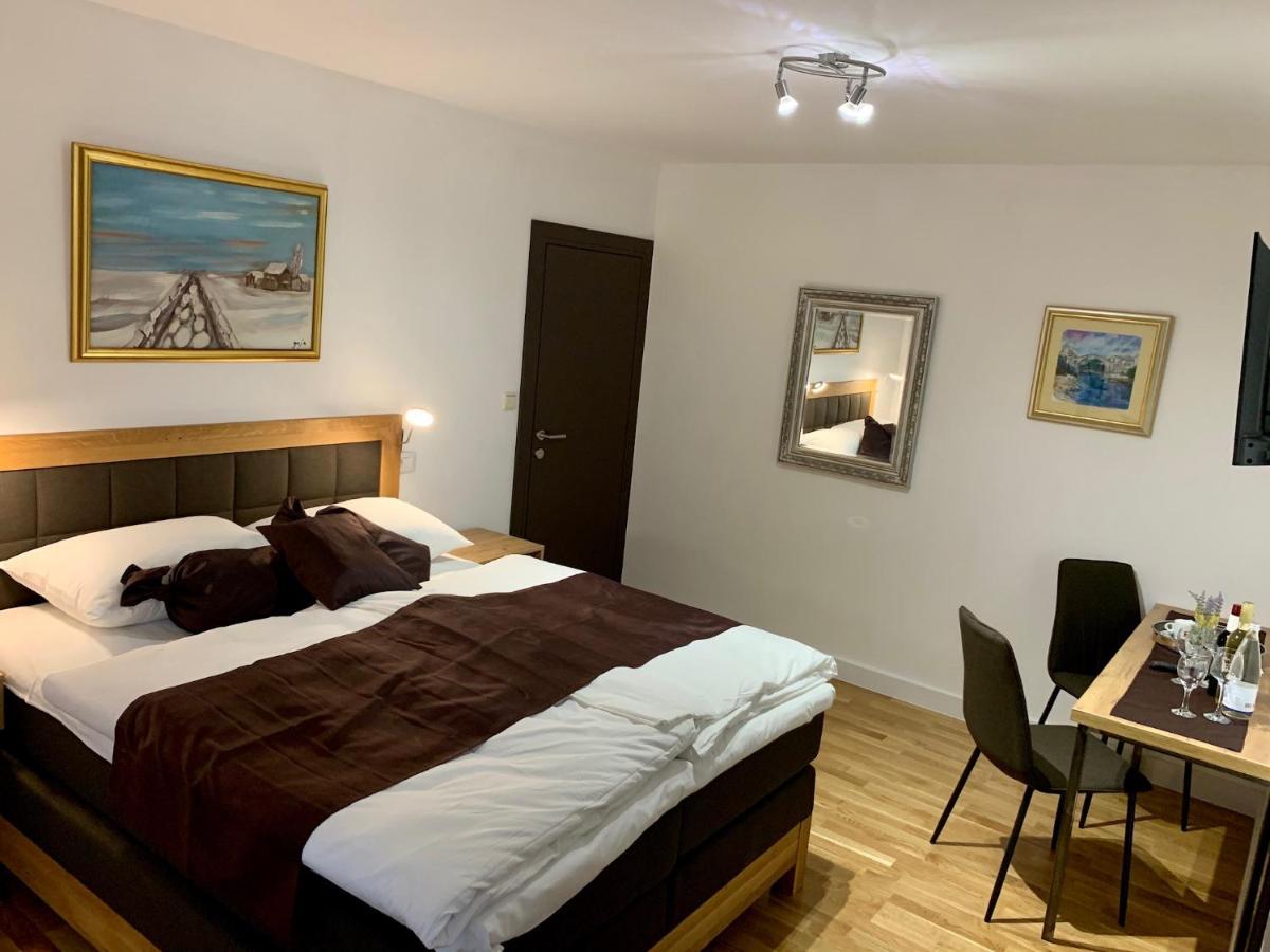 Motel Kiwi Grude Екстер'єр фото