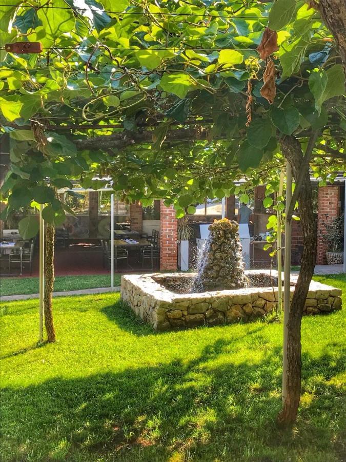 Motel Kiwi Grude Екстер'єр фото